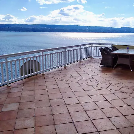 Dolphin Apartments, Each With The Sea View Apartment