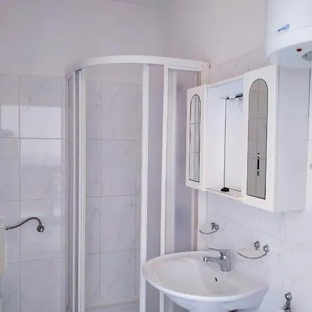 Dolphin Apartments, Each With The Sea View Apartment Stanici