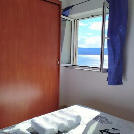 Dolphin Apartments, Each With The Sea View Stanici