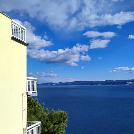 Dolphin Apartments, Each With The Sea View Stanici