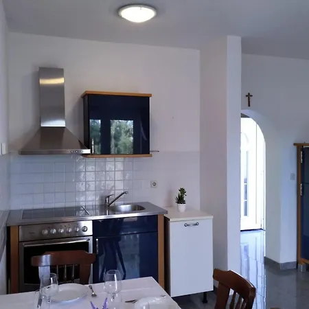 Dolphin Apartments, Each With The Sea View Stanici